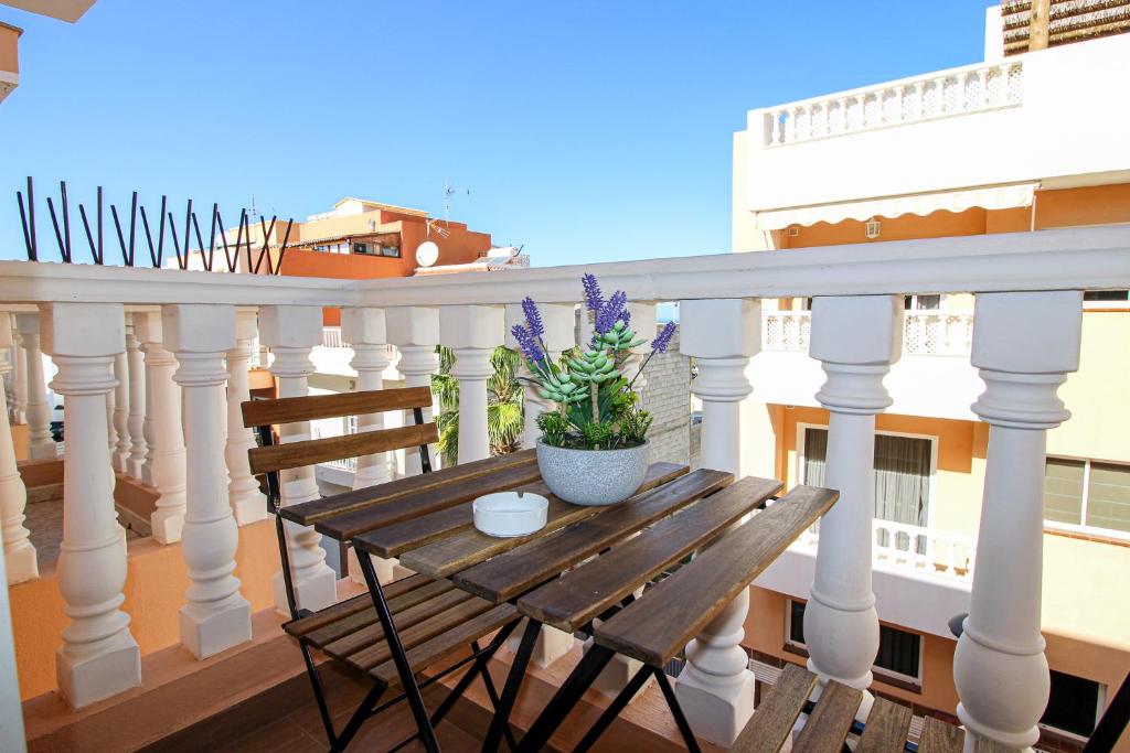 Precioso apartamento reformado a pocos metros del mar en Playa San Juan photo 2