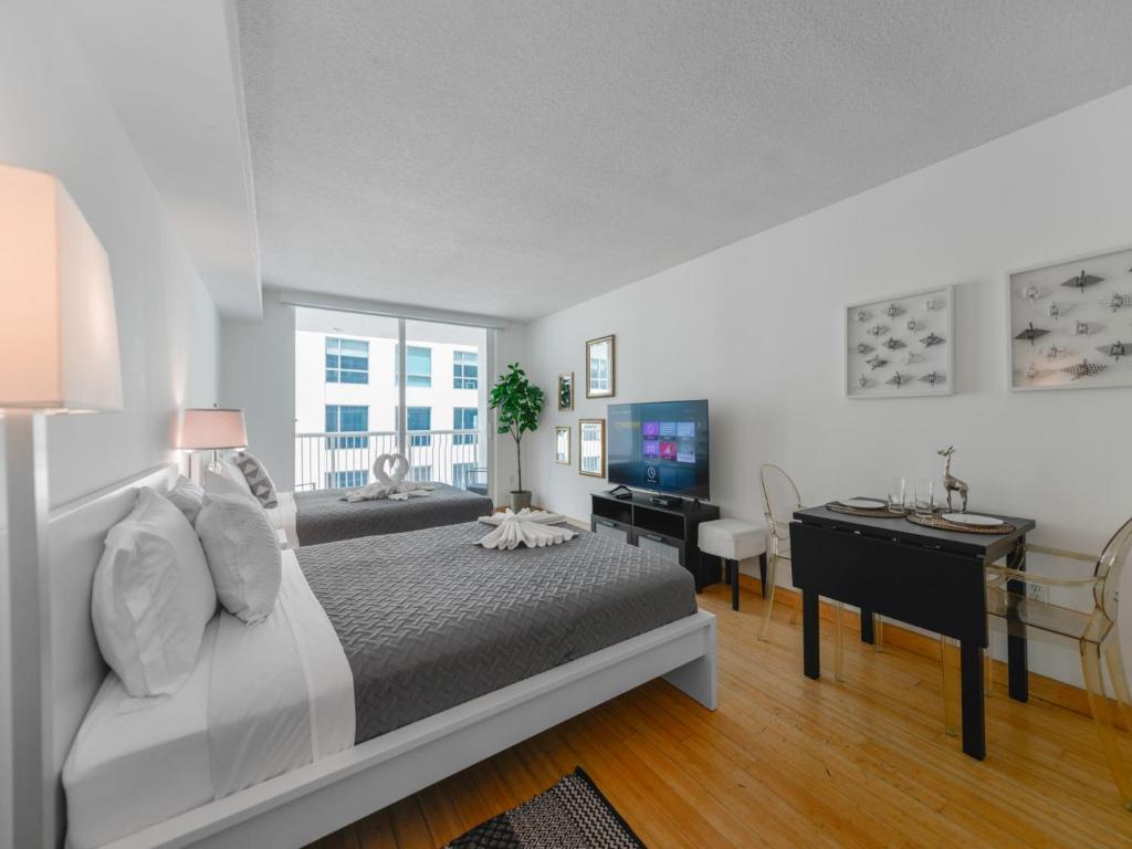 Cozy and Bohemian Studio in Brickell image