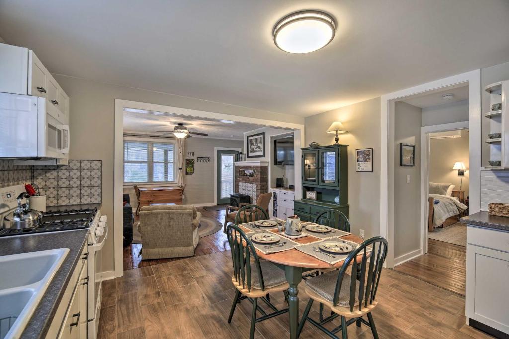 Cozy Fries Escape with Mountain and River Views! photo 1