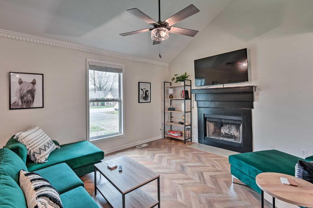 Updated Hendersonville Home about 3 Mi to Lake!
