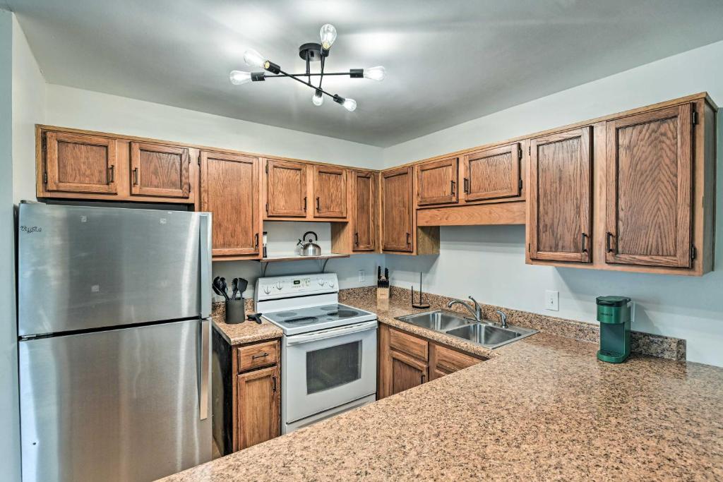 Updated Hendersonville Home about 3 Mi to Lake! photo 1