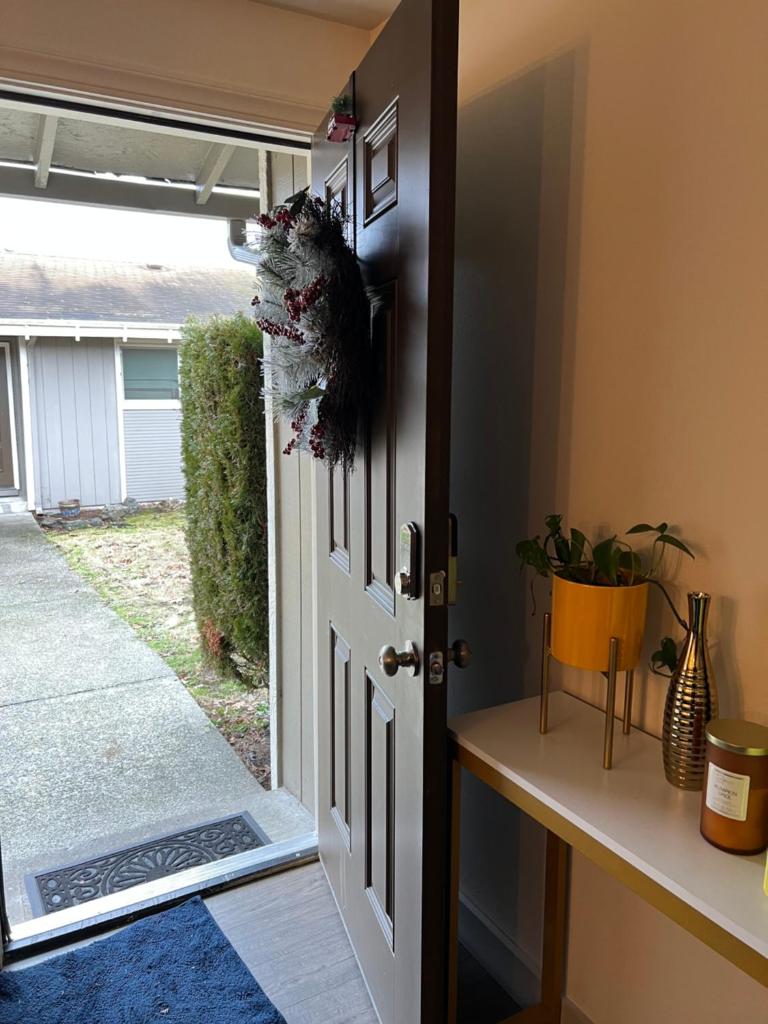 *NEWLY RENOVATED* COZY 2 BDRM ENTIRE APT photo 4
