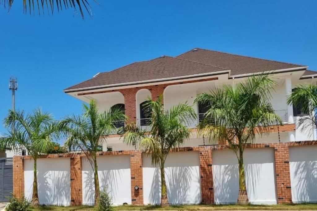 Beautiful home with private rooms