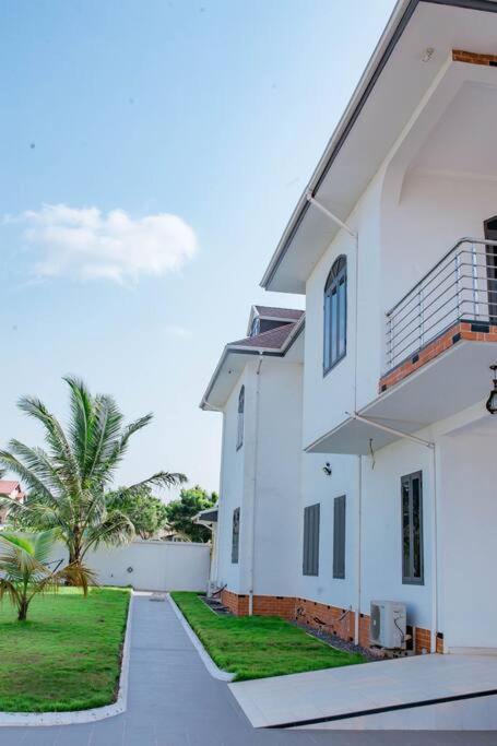 Beautiful home with private rooms photo 3