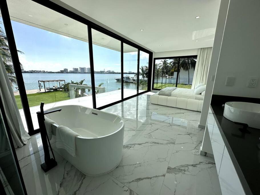 Lagoon Modern & Luxury Villa
