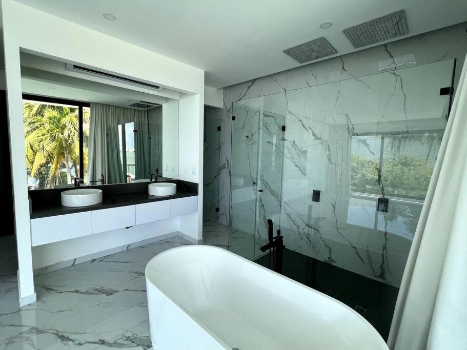 Lagoon Modern & Luxury Villa photo 1