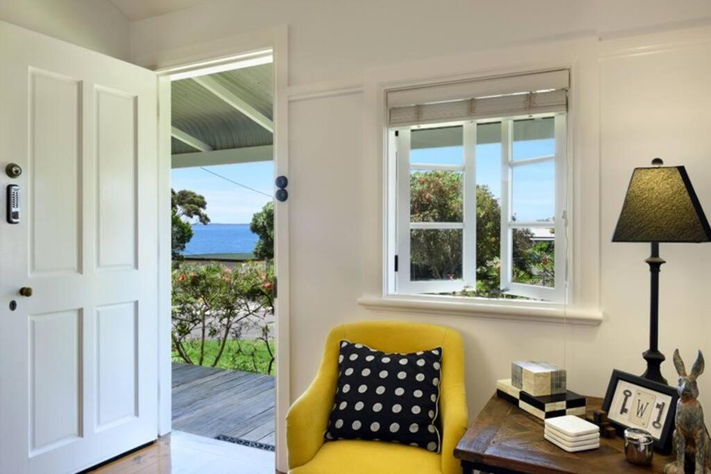 Minke Whalers Cottage circa 1926 Hyams Beach photo 2
