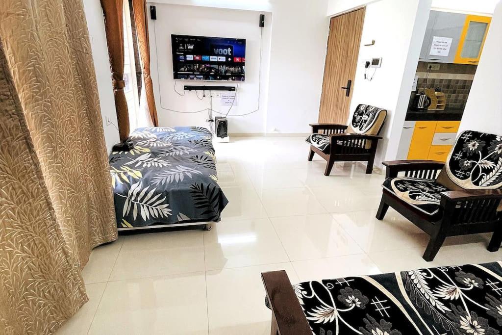Spacious Well furnished Home stay - self check-in photo 1
