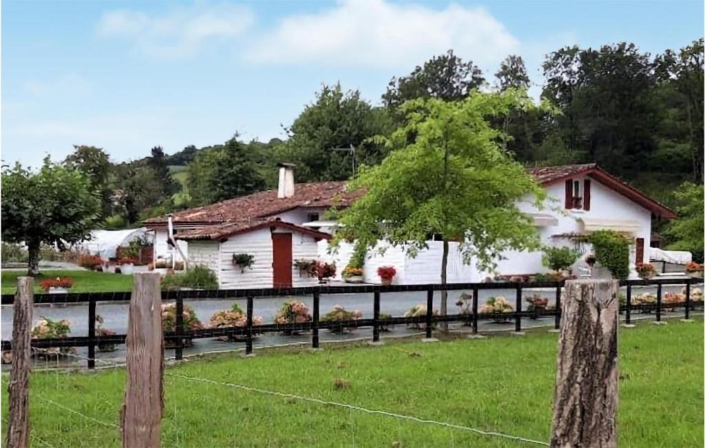 Amazing Apartment In Saint-pe-sur-nivelle With 1 Bedrooms And Wifi