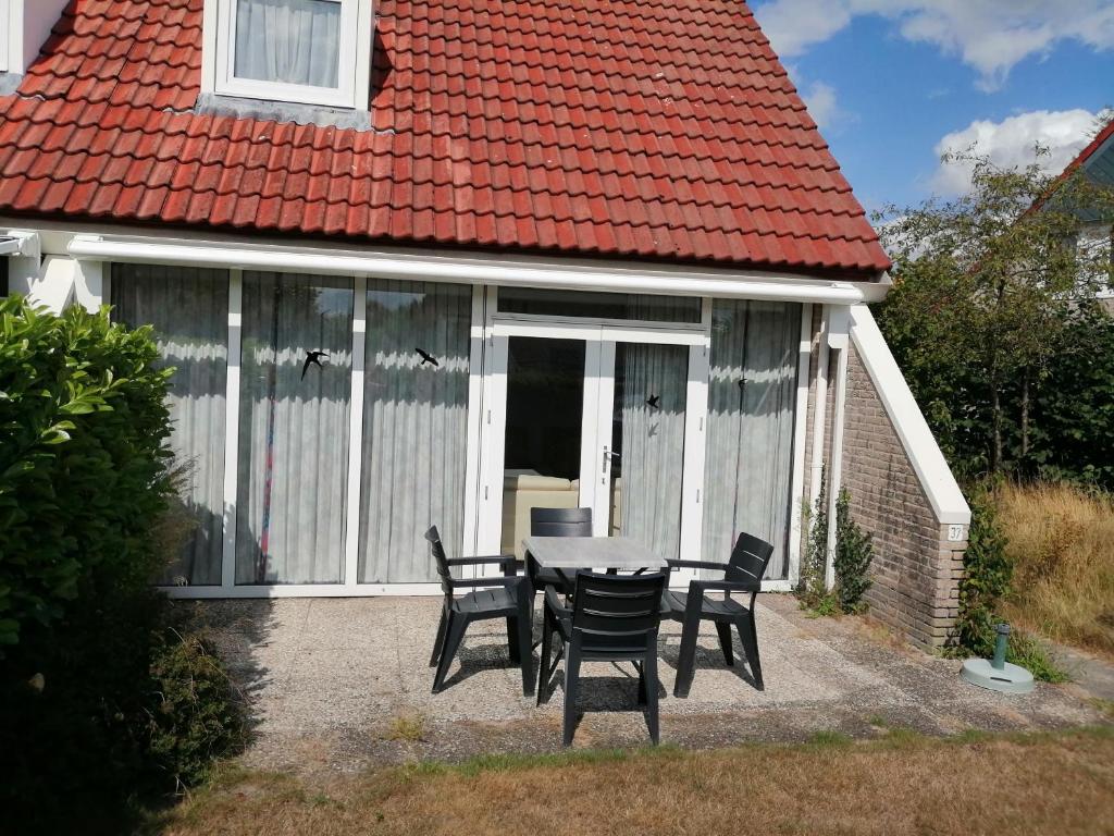Mooie twee-onder-een-kapwoning te Vlagtwedde photo 4