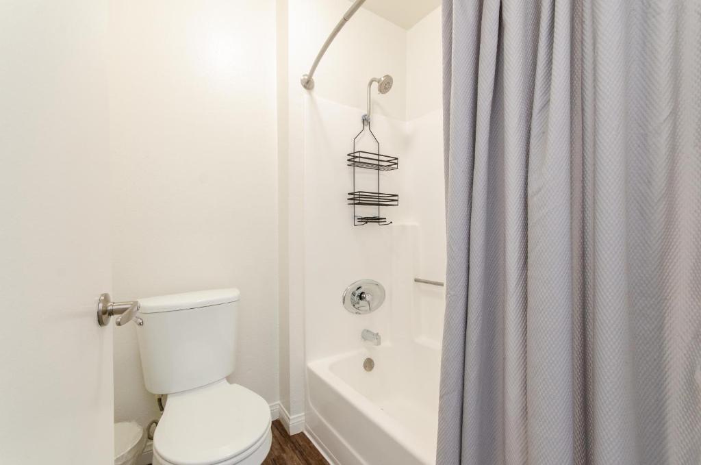 Sunset Strip 2 Bedroom 2 Bathroom with Pool & Views photo 1