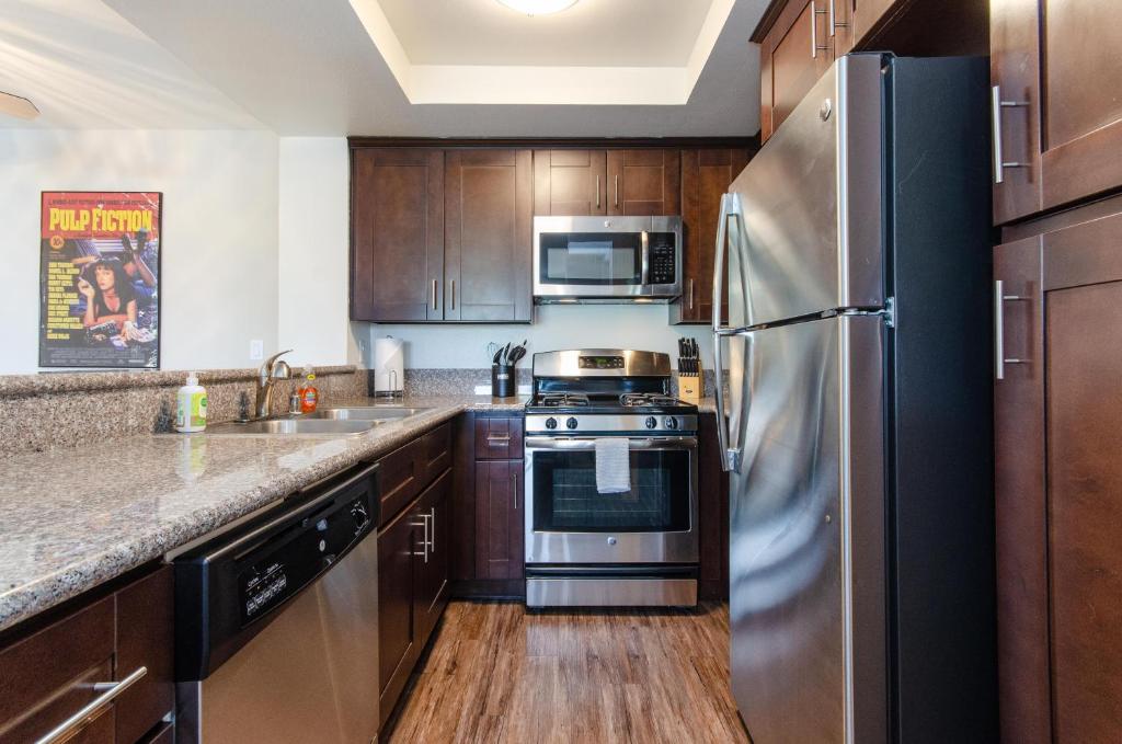 Sunset Strip 2 Bedroom 2 Bathroom with Pool & Views photo 2