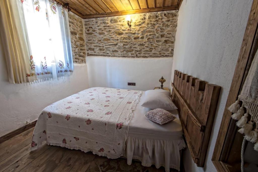 Birgi Hotel Saliha Hanim Tas Konak photo 2