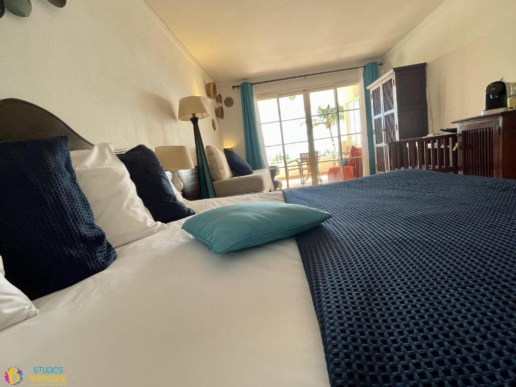 Village Vacances Sainte Anne - Vue exceptionnelle Piscine et Plage Vue mer - Barbadine 1010 by Studios Barbadine photo 1