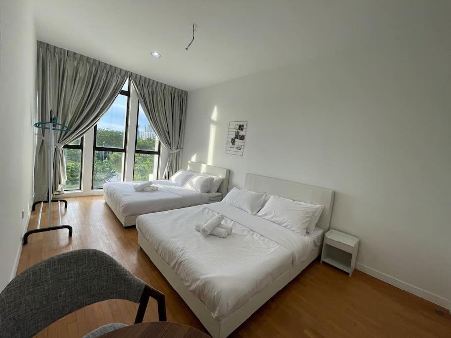 Ktv！Pool！3 Bedroom 3.5 Bathroom 25pax 2600sf