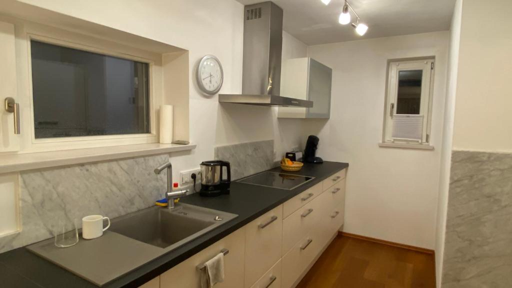 FeWo Luxus Wohnung im eigenen Ferienhaus, 120 qm, Nähe Regensburg mit Balkon, Terrasse & Garten, gute Zuganbindung photo 3