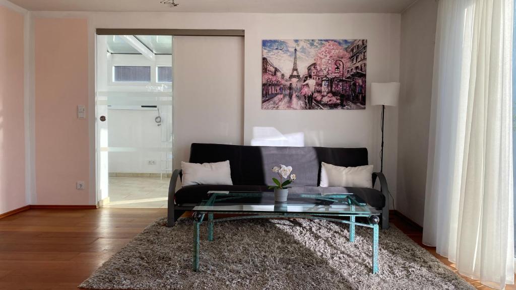 FeWo Luxus Wohnung im eigenen Ferienhaus, 120 qm, Nähe Regensburg mit Balkon, Terrasse & Garten, gute Zuganbindung