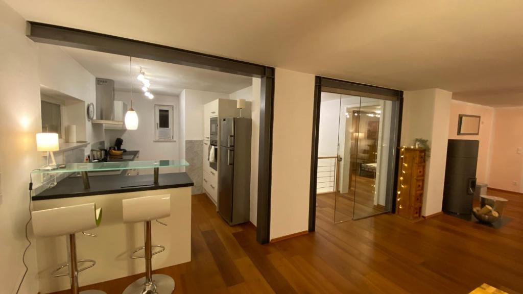 FeWo Luxus Wohnung im eigenen Ferienhaus, 120 qm, Nähe Regensburg mit Balkon, Terrasse & Garten, gute Zuganbindung photo 2