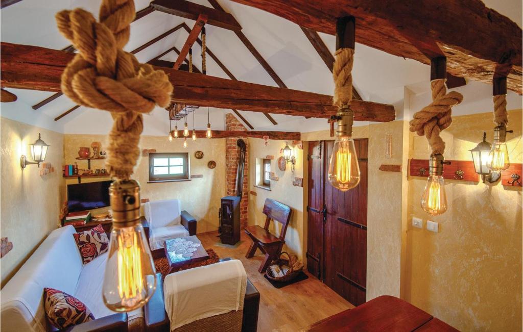 Amazing Home In Varazdinske Toplice With 3 Bedrooms, Outdoor Swimming Pool And Sauna photo 2