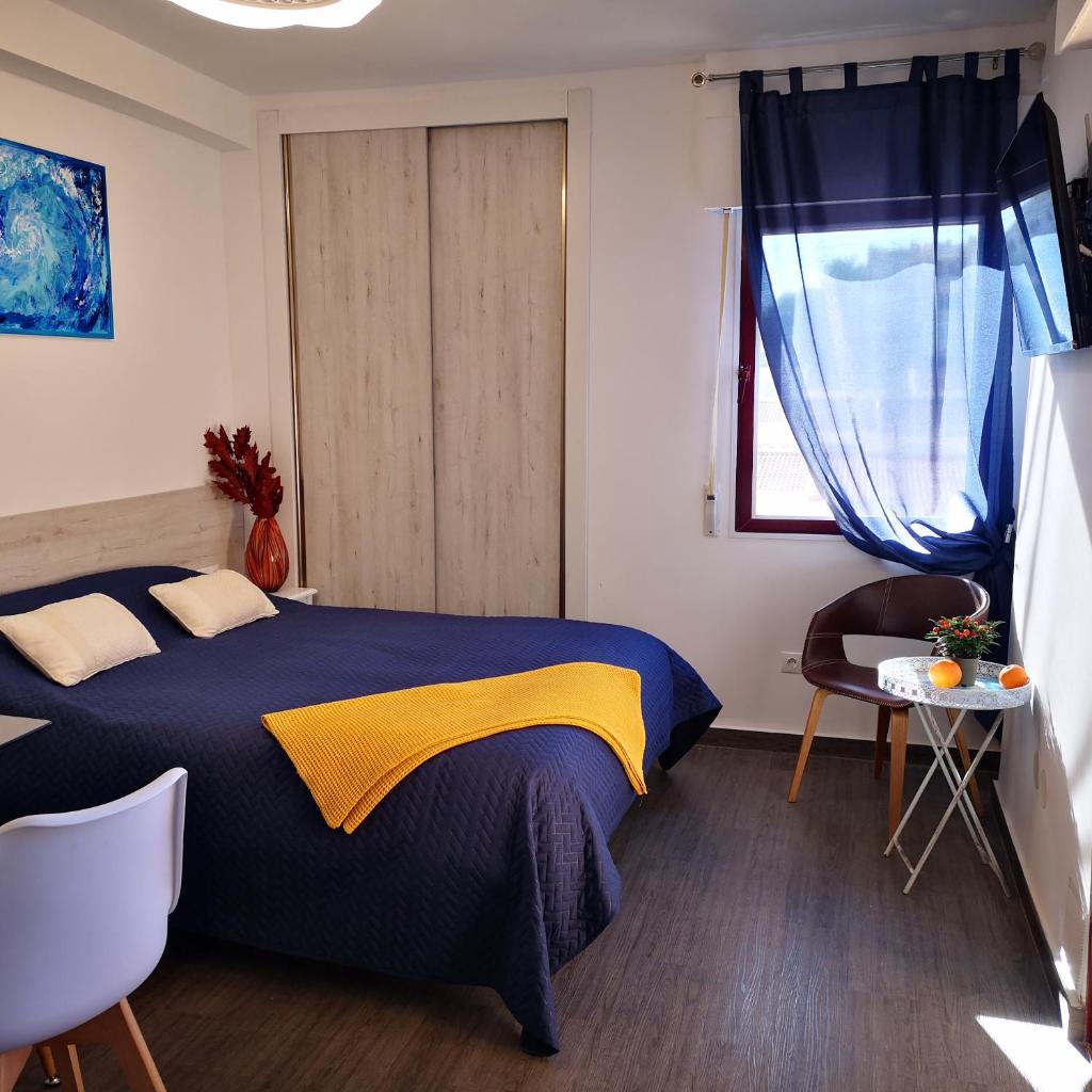 Sunny studio La Mata beach photo 2
