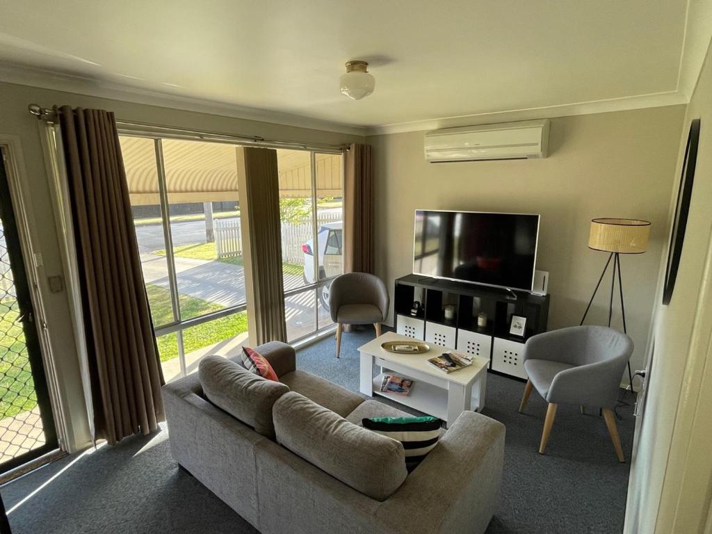 Comfortable 2-Bedroom home in Mudgee - Rest Easy Mudgee photo 2