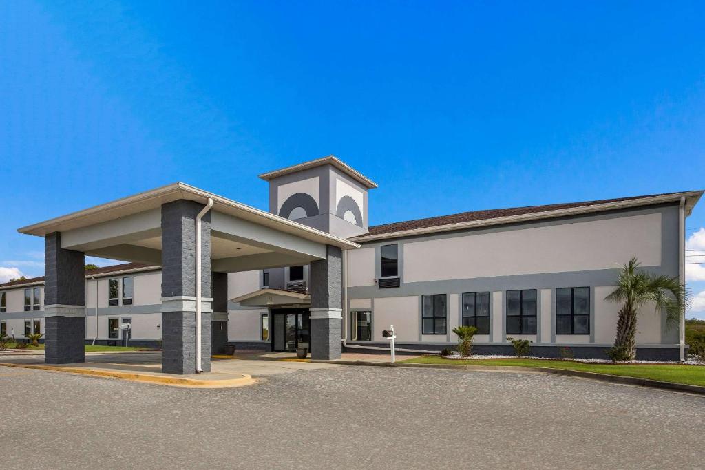 Quality Inn image
