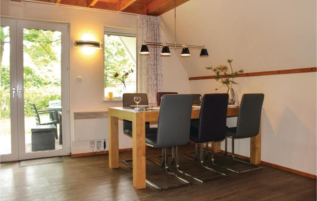 Awesome Home In Gramsbergen With 3 Bedrooms, Wifi And Indoor Swimming Pool photo 1