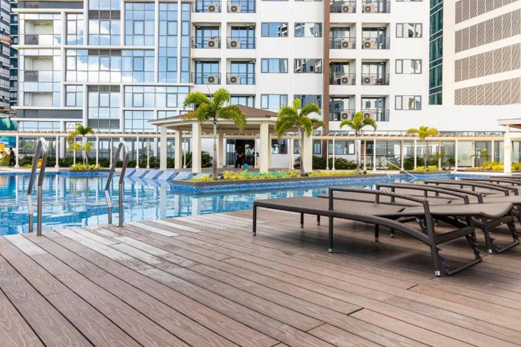 Mactan Newtown - New Modern Condo with Ocean View, Cebu City