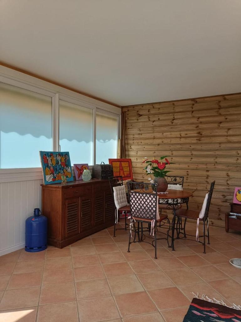 grand studio en bas de villa avec vue sur mer au Carbet photo 1