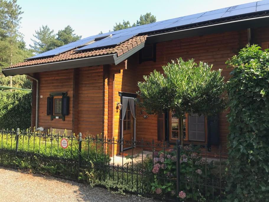 Houten chalet/bungalow in het bos, sauna, jacuzzi photo 1