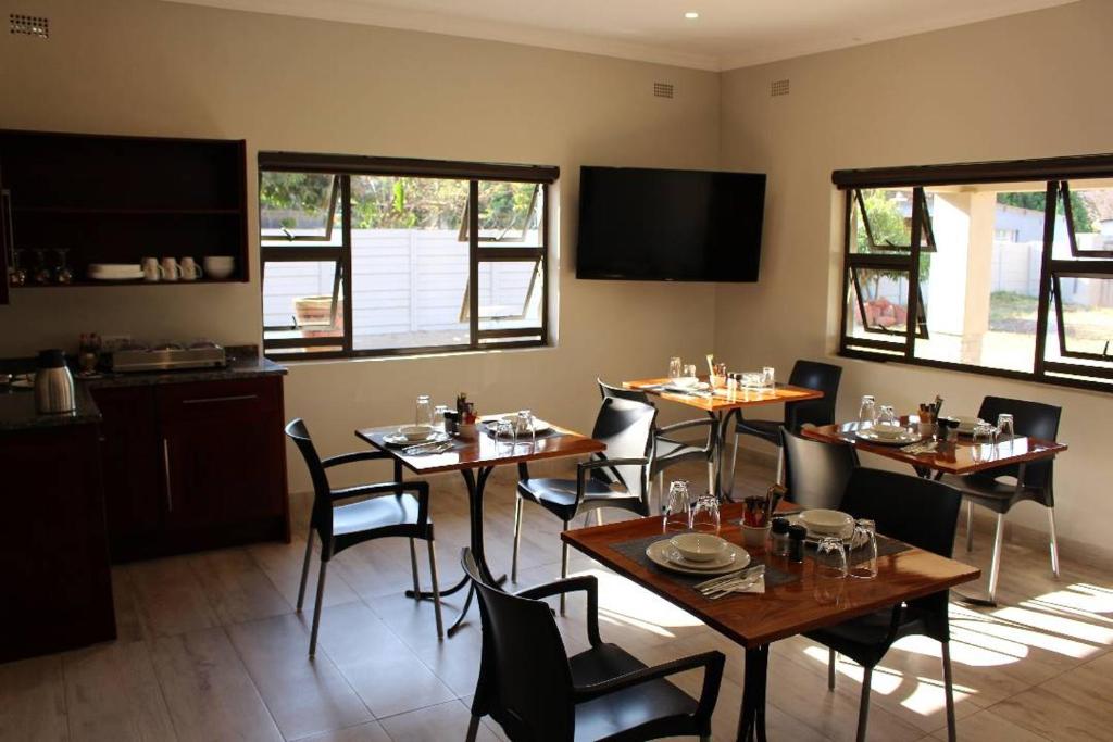 A pristine BB located in the peaceful suburb of Belvedere Harare - 2007 photo 3