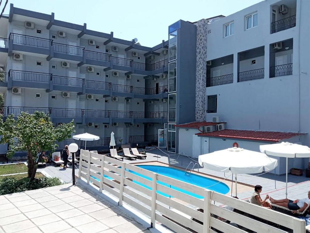 Golden Beach Hotel photo 1