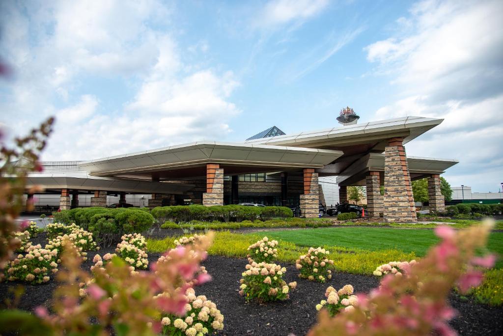 Mohegan Pennsylvania - Adults Only image