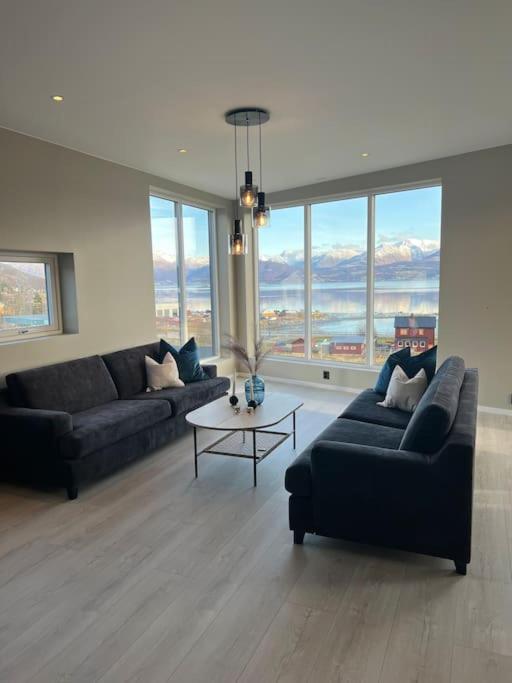 Nytt moderne hus på Storsteinnes photo 2