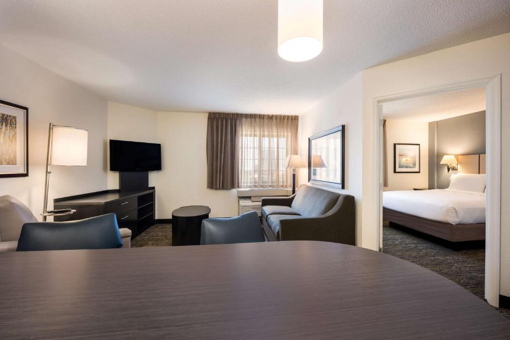 Sonesta Simply Suites Phoenix Glendale - Tap to explore photos