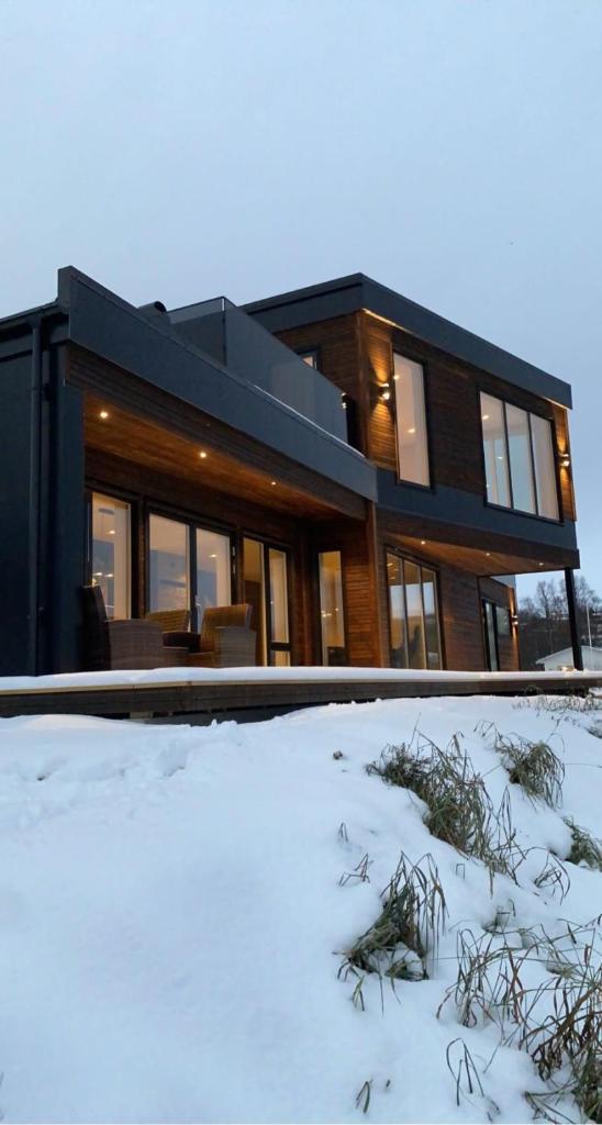Nytt moderne hus på Storsteinnes