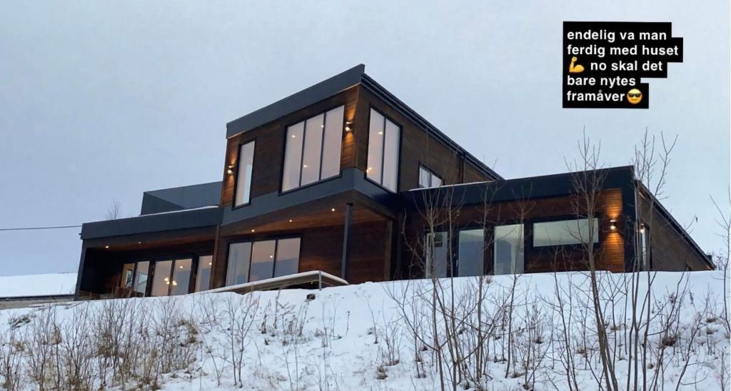 Nytt moderne hus på Storsteinnes photo 3