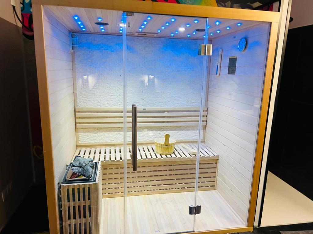 Capsule Street Art - Sauna- Jacuzzi - Playstation 5 - Billard - Netflix - Home cinéma - Terrasse photo 2