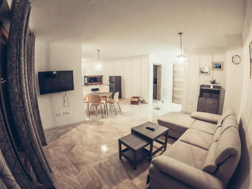 ALPS Apartments photo 2