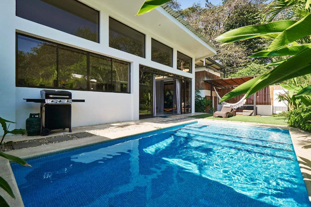 Villa Koi ~ Brand NEW Villa ~ 2 Bedrooms with Pool photo 2