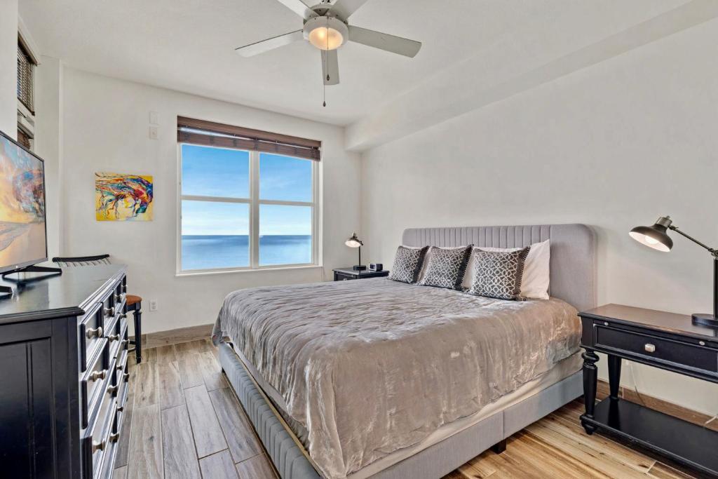 AQUA RESORT! Beachfront, 3 Bedroom Condo! 2 Bedrooms Beach Front! Sleeps 7! Free Beach Chairs by Dolce Vita Getaways PCB photo 1