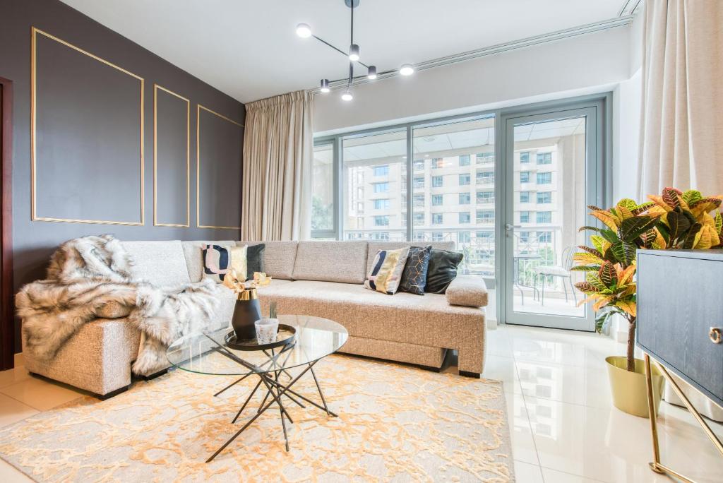 Maison Privee - Radiant Urban Retreat with Iconic Burj Khalifa Vws photo 3
