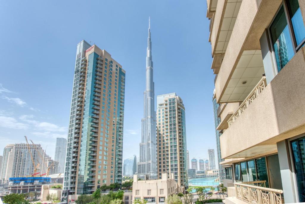 Maison Privee - Radiant Urban Retreat with Iconic Burj Khalifa Vws photo 1