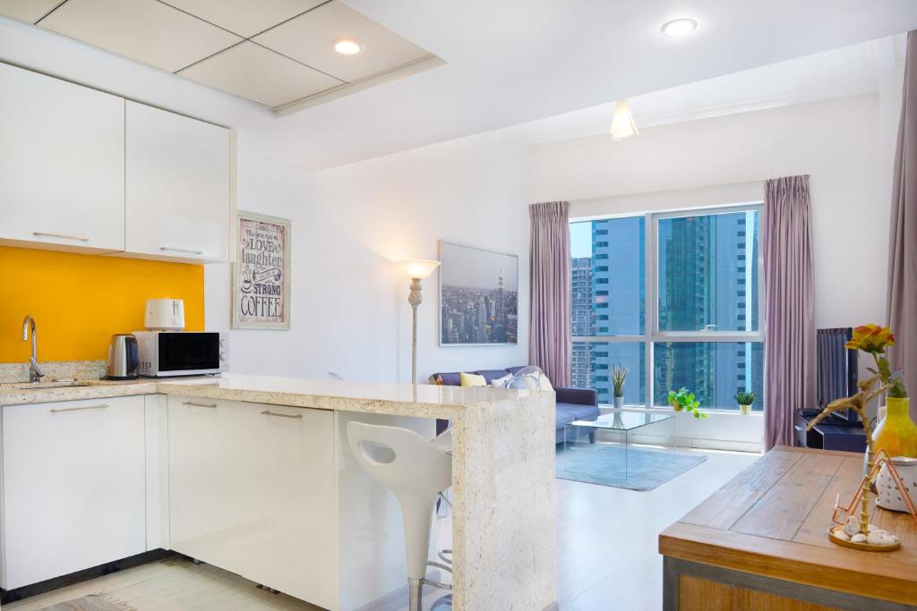 Maison Privee - Stunning Apartment with Dubai Marina View photo 3