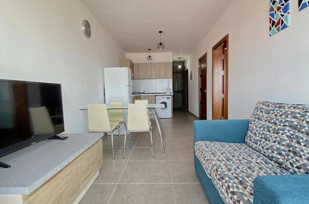 F1 2 St Julians, Private room, bathroom & living shared photo 4