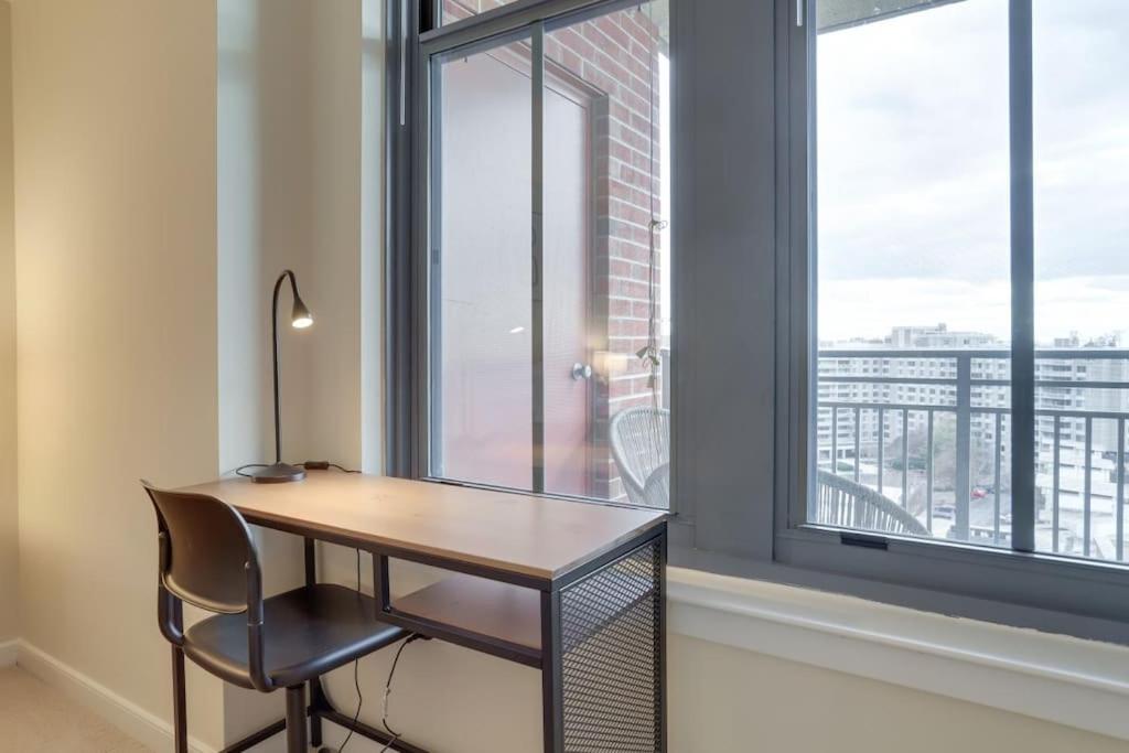 Fantastic 2 BR Condo At Pentagon City With Gym photo 3