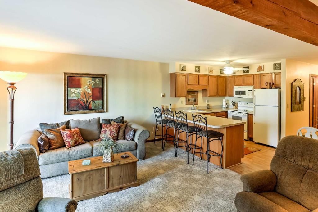 Waterfront Port Clinton Condo with Pool Access! photo 4