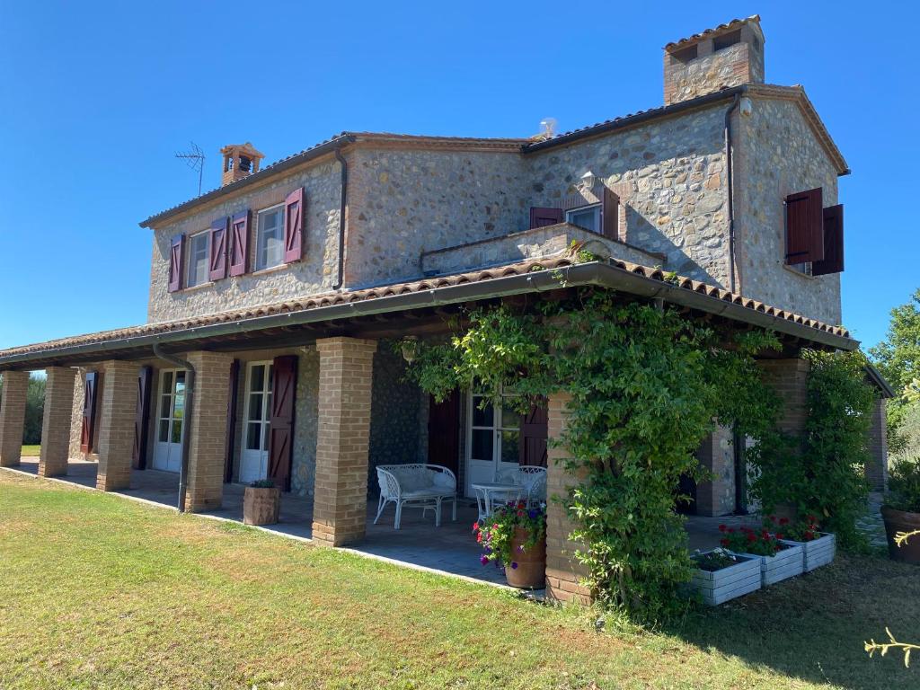 Podere Sassolegno - Luxury Villa with private pool and garden in Umbria