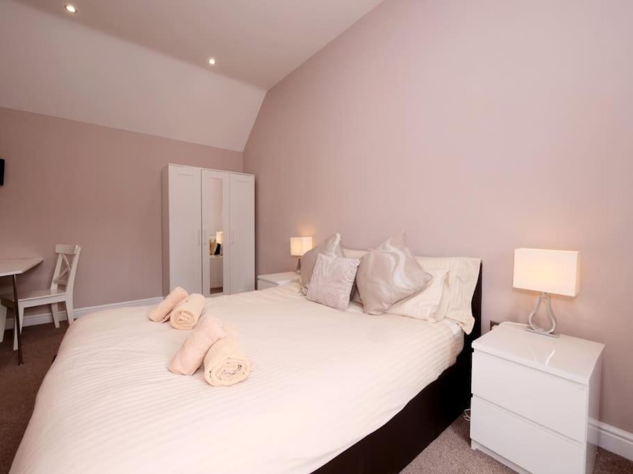 Hoxne Cottages - Daisy Cottage with private hot tub