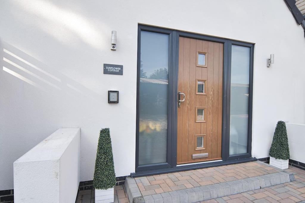 Hoxne Cottages - Sunflower Cottage with private hot tub